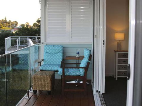 WHALE WATCH FOR FOUR Gerringong 4pm Check Out Sundays - Darwin Holiday 2