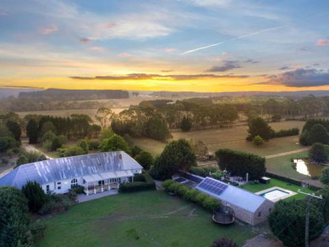 Wembley House Southern Highlands With 4pm Check Out Sunday - Darwin Holiday 0