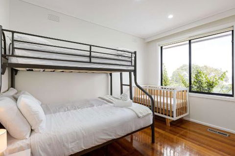 Stunning Bay View Accommodation In Rye - Darwin Holiday 2