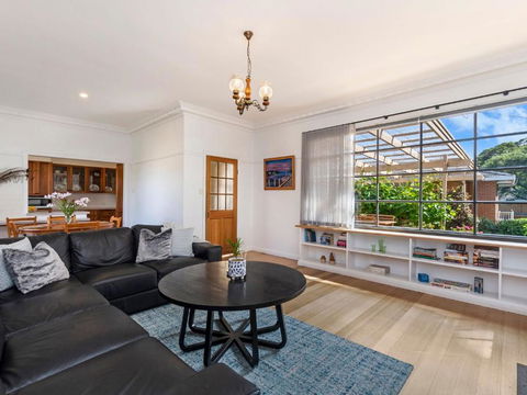 Bloom On Sackville Opt1 - Darwin Holiday 1