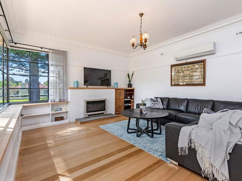 Bloom On Sackville Opt1 - Darwin Holiday 3