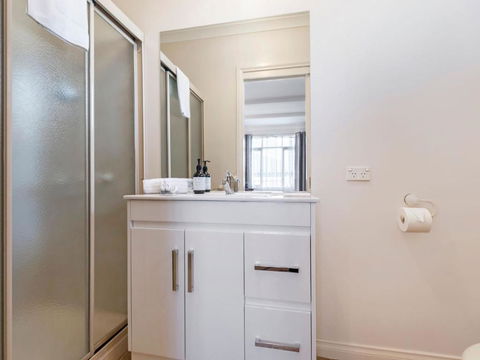 Bloom On Sackville Opt1 - Darwin Holiday 5