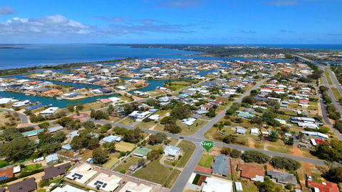 Mandurah Estuary Breeze - Darwin Holiday 1