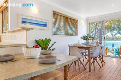 Matron Porter Drive 1 Narrawallee - Darwin Holiday 3