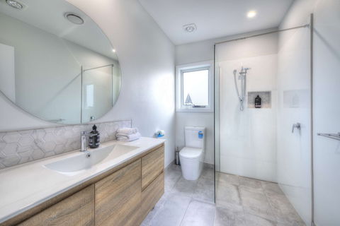 Archella 2 - Beautifully Appointed, Close To Golf Course & Play Ground - Darwin Holiday 1