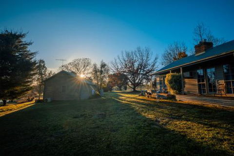 Acheron Valley Lakefront Cottages - Darwin Holiday 5