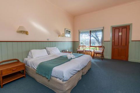 Acheron Valley Lakefront Cottages - Darwin Holiday 0