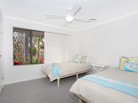 April 19 4 Bedroom Home On Canal With Pool Pontoon Aircon & WiFi! - Darwin Holiday 2