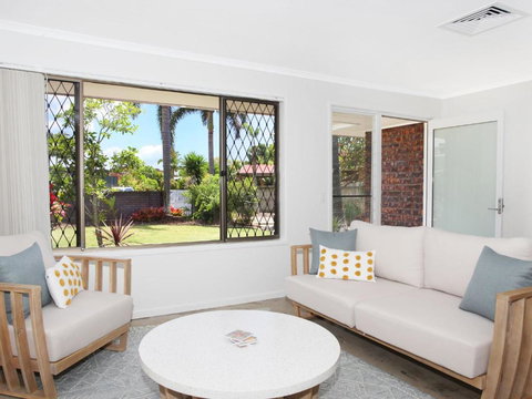 April 19 4 Bedroom Home On Canal With Pool Pontoon Aircon & WiFi! - Darwin Holiday 4