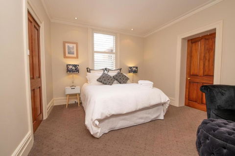 Meltham On March - Darwin Holiday 5