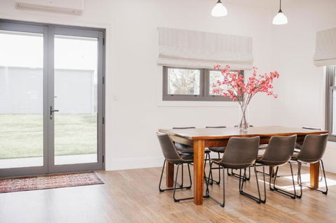 Dimby Cottage Beautifully Restored Heritage Home - Darwin Holiday 1