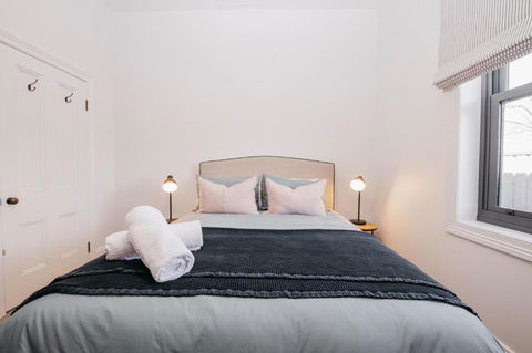 Dimby Cottage Beautifully Restored Heritage Home - Darwin Holiday 6