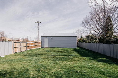 Dimby Cottage Beautifully Restored Heritage Home - Darwin Holiday 5