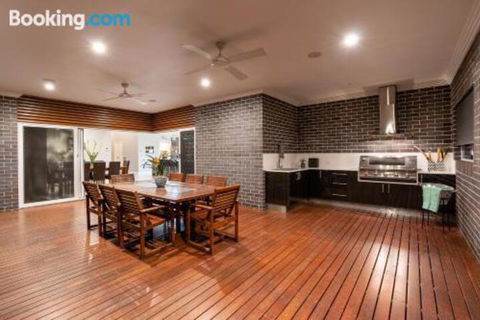 Wentworth Estate 5 Bedroom Luxury Home Sleeps 12 - Darwin Holiday 5