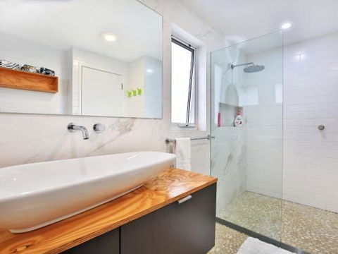 Arklow I Pet Friendly With Ocean Views - Darwin Holiday 1