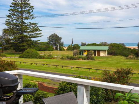 Arklow I Pet Friendly With Ocean Views - Darwin Holiday 3