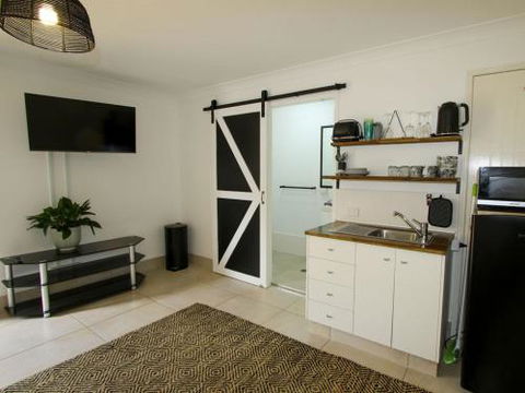 Studio 9 - Darwin Holiday 5