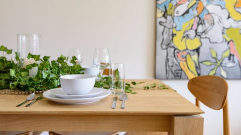 Trentham Central Villas 6 BR / Ensuite / Sleeps 12 - Darwin Holiday 2