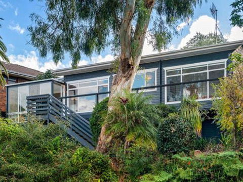 BOMBORA Gerroa 4pm Check Out Sundays - Darwin Holiday 5