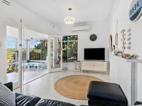 BOMBORA Gerroa 4pm Check Out Sundays - Darwin Holiday 4