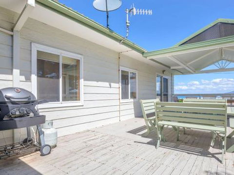 FRESHWATER Gerroa 4pm Check Out Sundays - Darwin Holiday 0