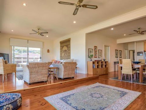 FRESHWATER Gerroa 4pm Check Out Sundays - Darwin Holiday 4