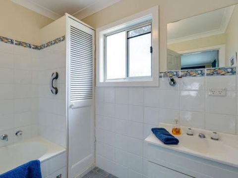 WIRANI On The WATER Sanctuary Point 4pm Check Out Sundays - Darwin Holiday 6