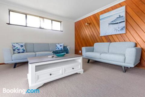 Stingray Shores Your Riverside Escape - Darwin Holiday 2