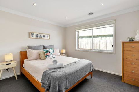 Rosebud Seaside Accommodation - Darwin Holiday 6