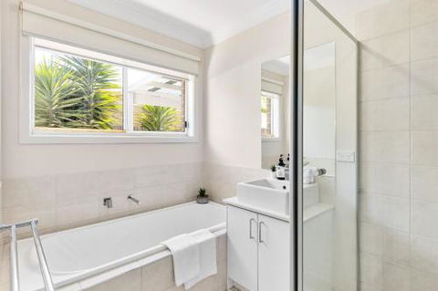 Rosebud Seaside Accommodation - Darwin Holiday 5