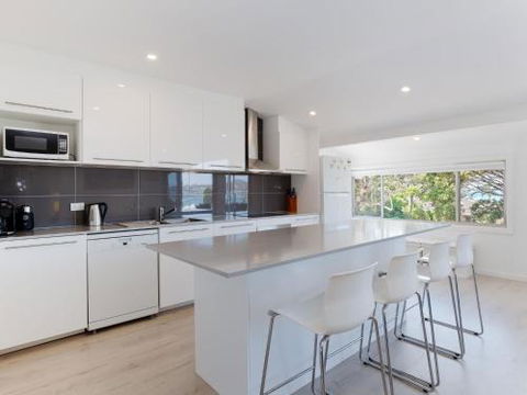 Blue Waters 7 Cook St. Pet Friendly & Water Views - Darwin Holiday 6