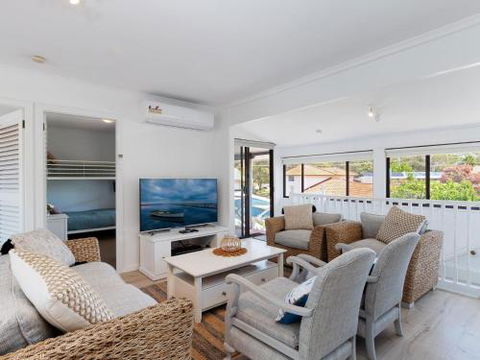 Blue Waters 7 Cook St. Pet Friendly & Water Views - Darwin Holiday 1