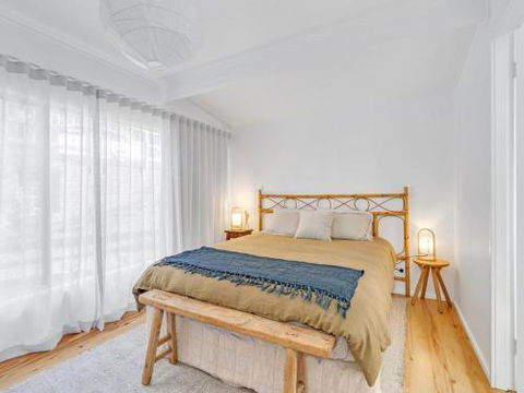 MOBYS At HYAMS Hyams Beach 4pm Check Out Sundays - Darwin Holiday 4