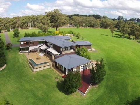 ALPINE LODGE Alpine Southern Highlands 4pm Check Out Sundays - Darwin Holiday 4
