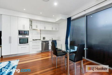 HIGH TIDES On ELLISTON - Darwin Holiday 3