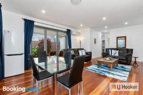 HIGH TIDES On ELLISTON - Darwin Holiday 2