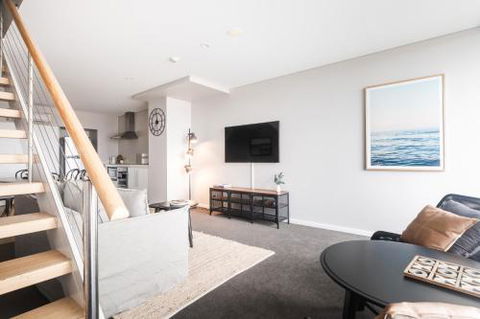 The Loua 1 Nelson Bay - Darwin Holiday 5