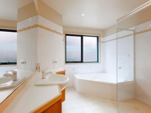 23 Wollomi Ave Stunning Water Views & WIFI - Darwin Holiday 6