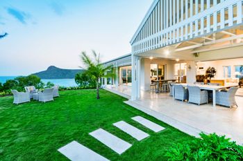 Whitehaven Luxury 5 Bedroom 5 Bathroom House Ocean View With 2 Golf Bu - Darwin Holiday 0
