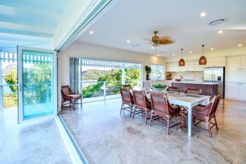Whitehaven Luxury 5 Bedroom 5 Bathroom House Ocean View With 2 Golf Bu - Darwin Holiday 3