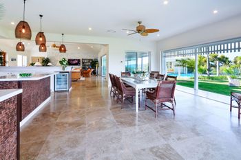Whitehaven Luxury 5 Bedroom 5 Bathroom House Ocean View With 2 Golf Bu - Darwin Holiday 1
