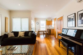KIM 2BDR West Melbourne Apartment - Darwin Holiday 2