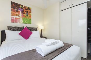 Sydney Harbor Town Houses Longs Ln - Darwin Holiday 6