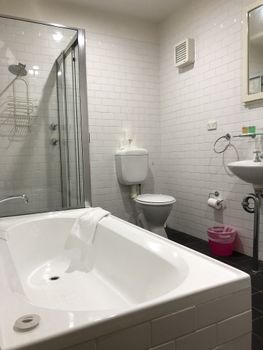 Sydney Harbor Town Houses Longs Ln - Darwin Holiday 5