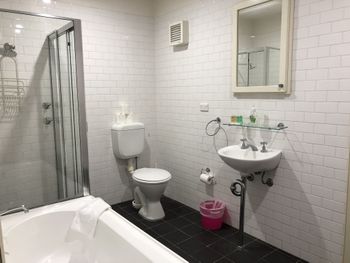 Sydney Harbor Town Houses Longs Ln - Darwin Holiday 4