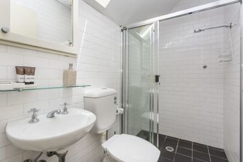 Sydney Harbor Town Houses Longs Ln - Darwin Holiday 1