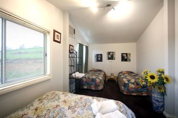 Clunes Cabins Rejuvenate Stays - Darwin Holiday 1