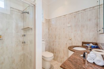 Spacious 4 Bedroom House The Hill - Darwin Holiday 1