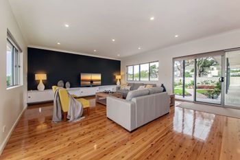 Government Road 13 - Darwin Holiday 0