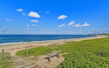 Nautilus Beachfront Apartment 12 - Darwin Holiday 1
